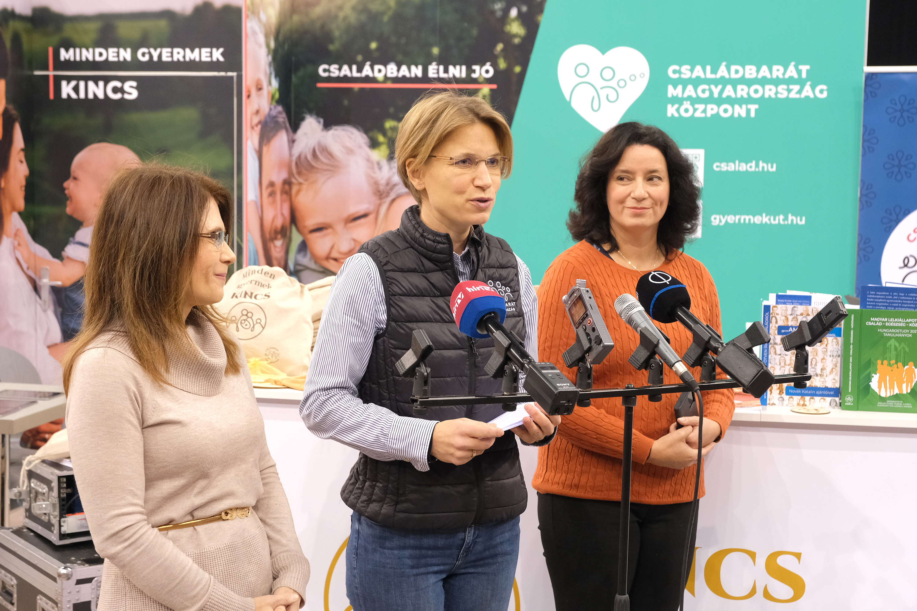 Családtámogatások – épül a negyedik pillér 