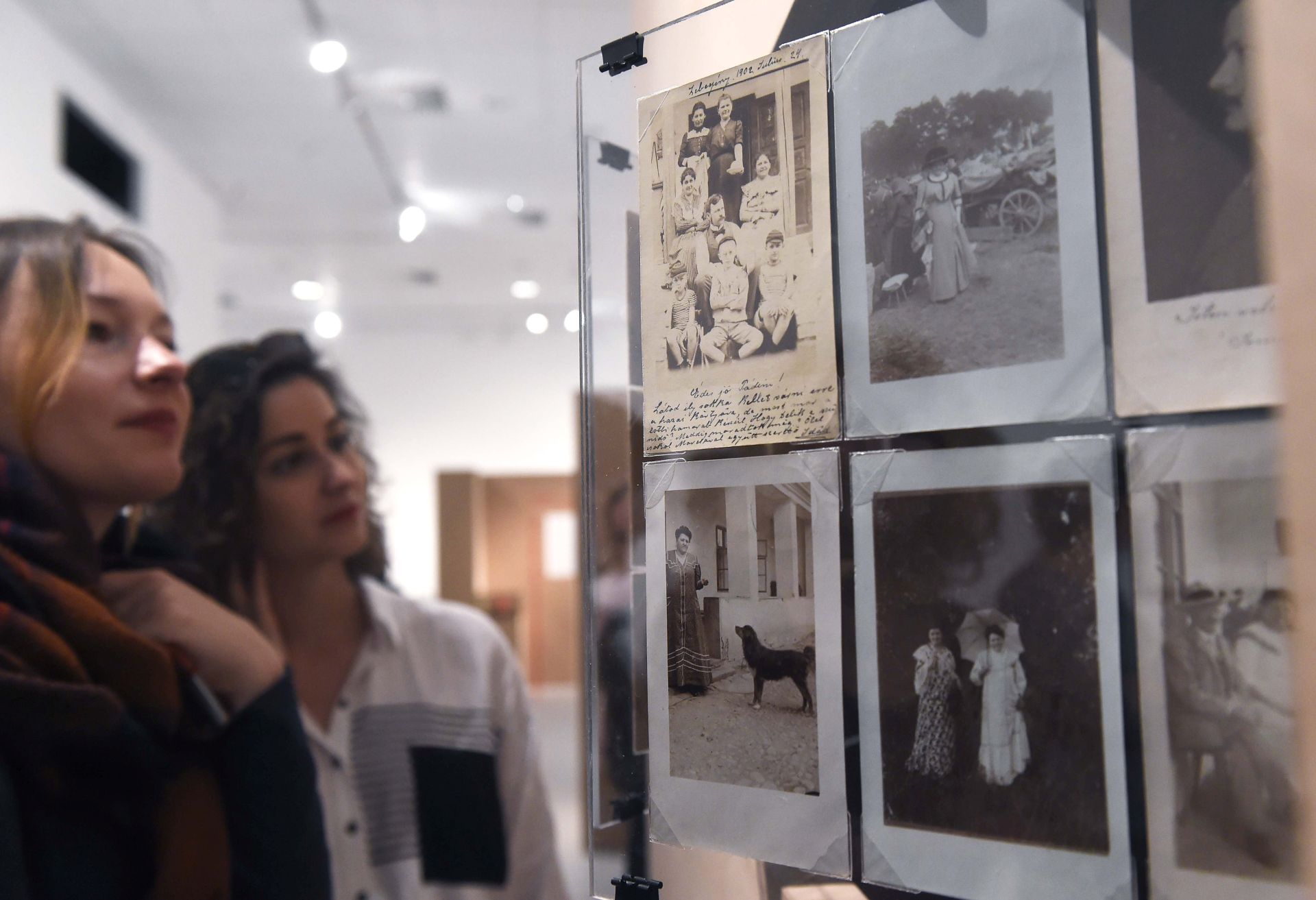 Az elmúlt száz év az átlagember szemszögéből - kiállítás a Fortepan fotóiból