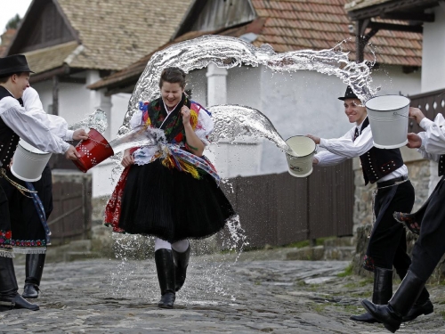 Ha húsvét, akkor Hollókő