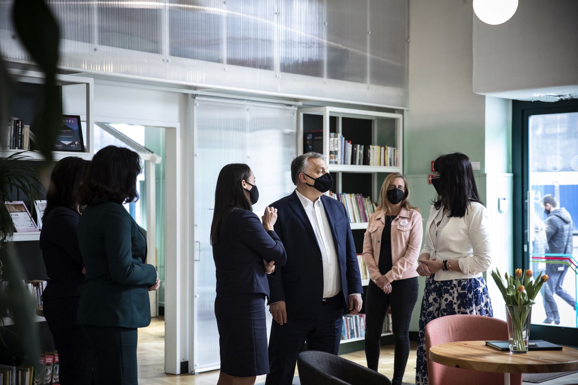 Családügyi szervezetekkel tárgyalt Orbán Viktor az újraindításról