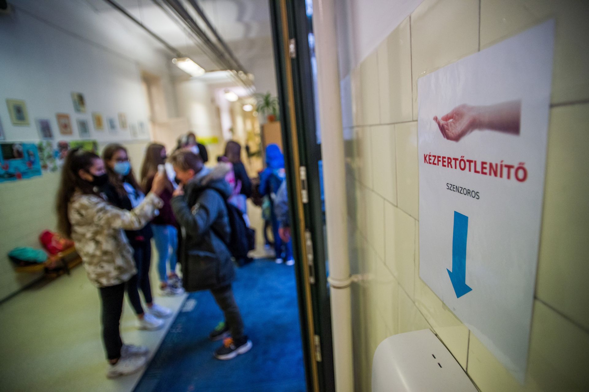 Május 10-én térnek vissza az osztálytermekbe a középiskolások