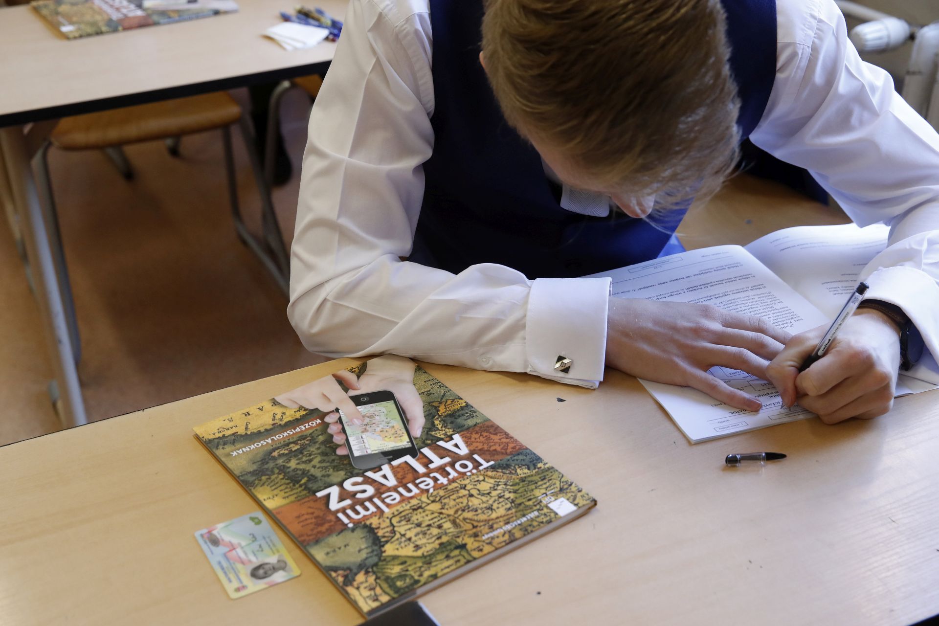 Minimálbért kaphatnak a jól tanuló diákok