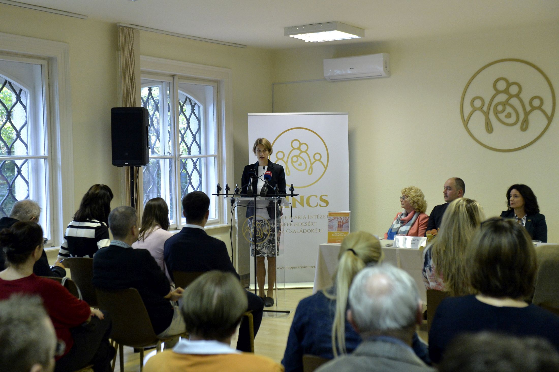 “Az idős ember a családban nem teher, hanem támasz”